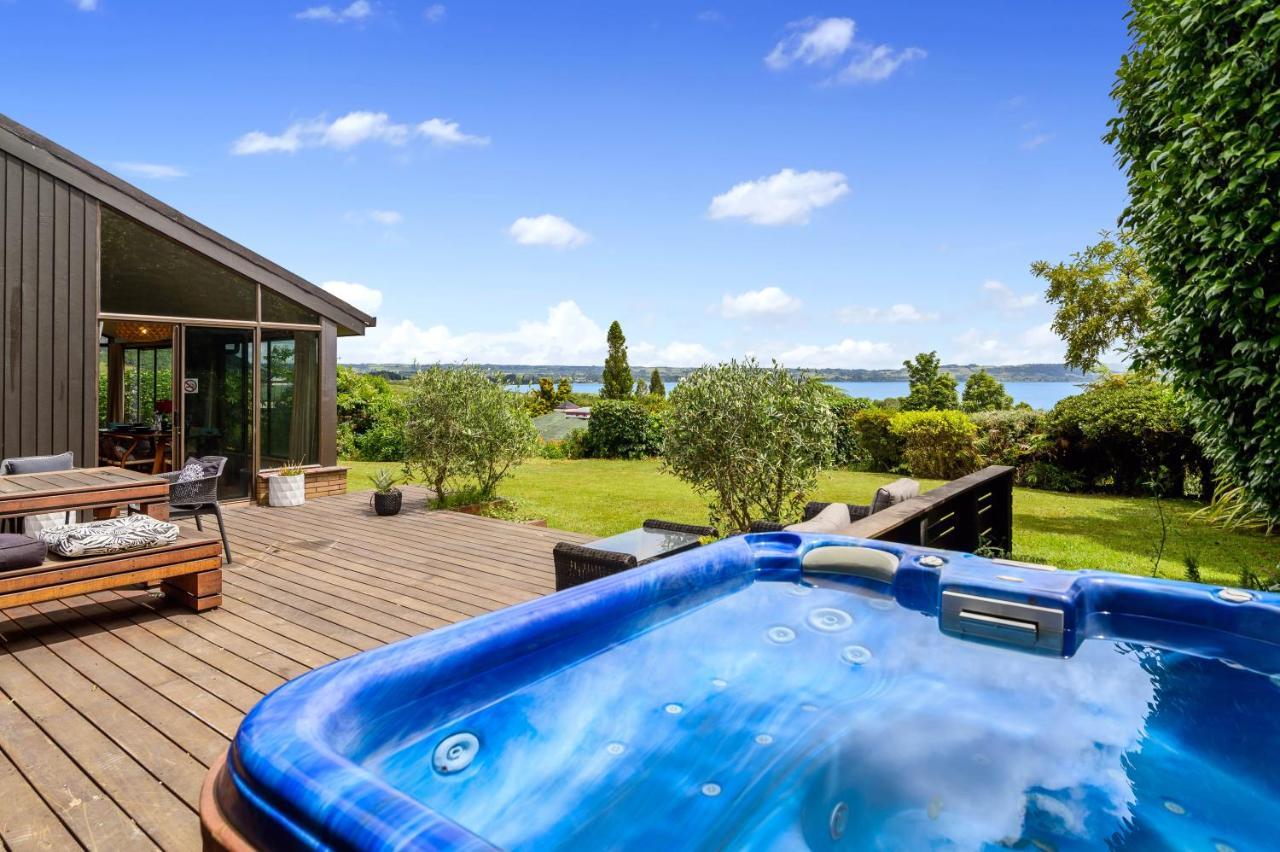 The Bird House - Kawaha Point, Rotorua. Stylish Six Bedroom Home With Space, Views And Relaxed Atmosphere エクステリア 写真